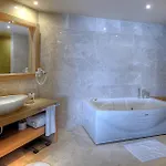 Lvzz Hotel