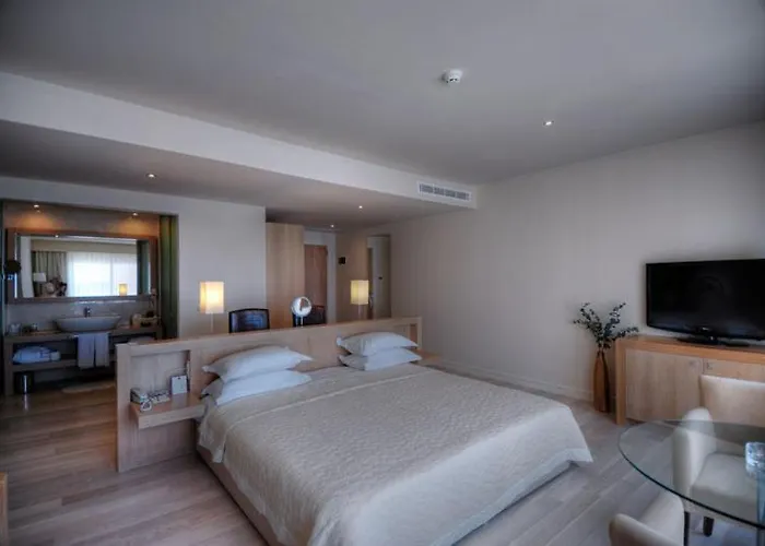 Lvzz Hotel 4*