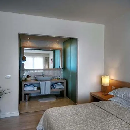 Lvzz Hotel 4*
