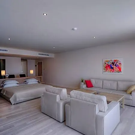 Hotel Lvzz 4*