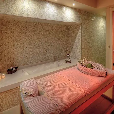 Lvzz Hotel 4*