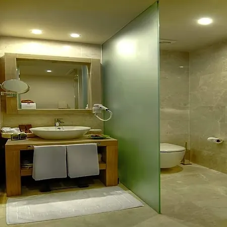 Hotel Lvzz 4*